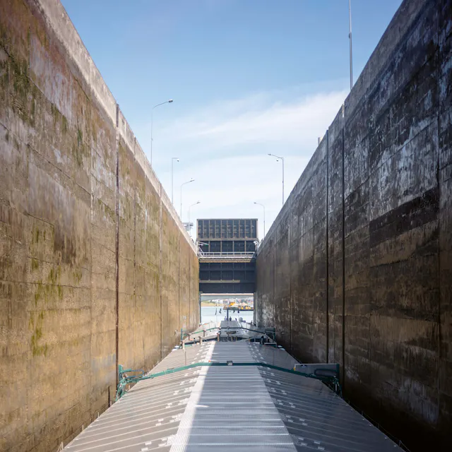 Coupling unit in the lock. 