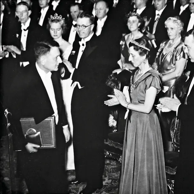 The Geigy chemist Paul Hermann Mueller (1899–1965, left), who discovered the effectiveness of DDT as an insecticide, received the Nobel Prize in medicine on December 10, 1948, in the Stockholm Concert Hall.