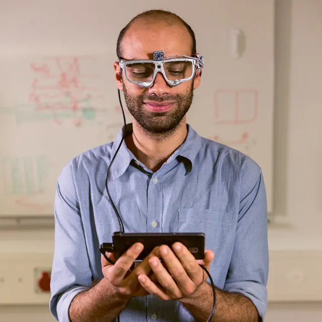 The smart glasses track a person’s eye movements as well as the ambient light. The collected data can be securely transferred to a computer or hand-held device, where they are analyzed by an intelligent software.