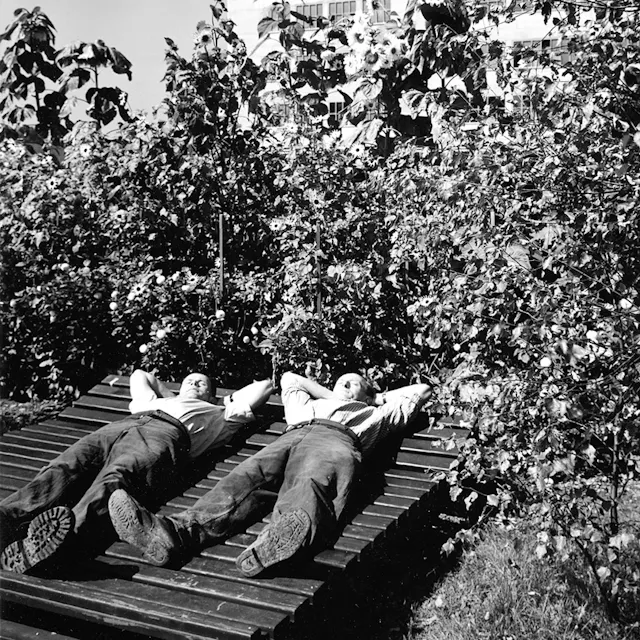 Two Geigy associates enjoying their break in front of the factory building, 1951.