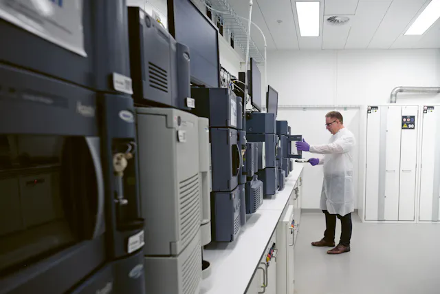 Step 4: In the centralized analytical labs at Novartis, the samples are characterized in terms of purity, molecular weight and structure, among other features.