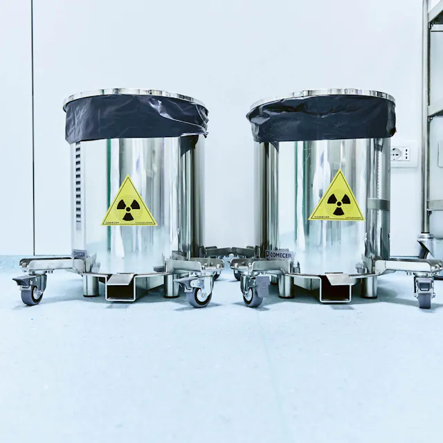 Entsorgungsbehälter im Labor.