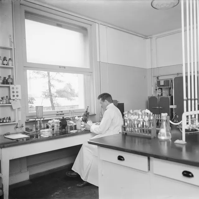 Die Anfänge der biologischen Forschung im Bau 133 der Ciba. Aufnahme um 1917.