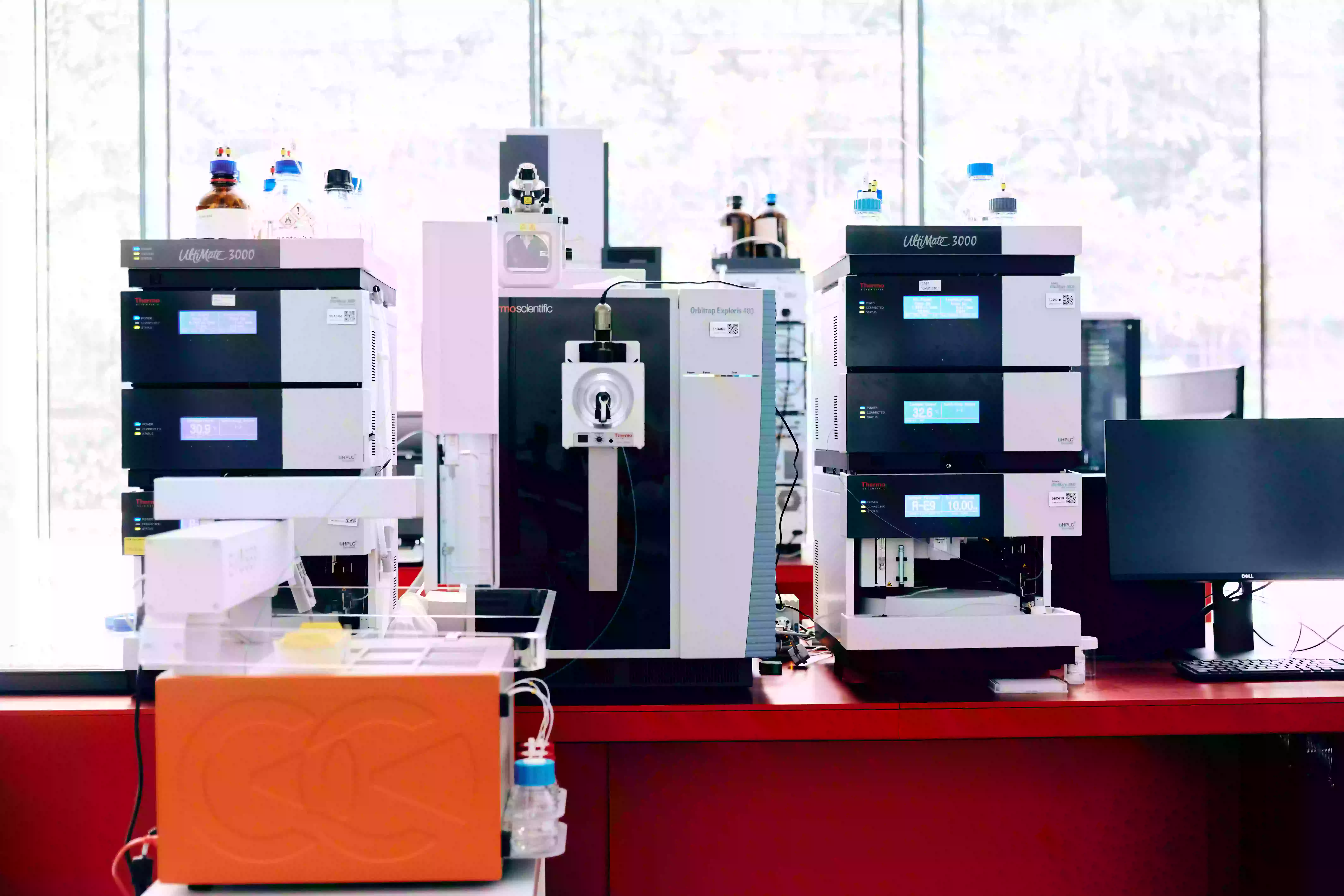 Liquid chromatography (LC) setup coupled with mass spectrometer (MS), which is used for forensic toxicology as well as for environmental analysis.