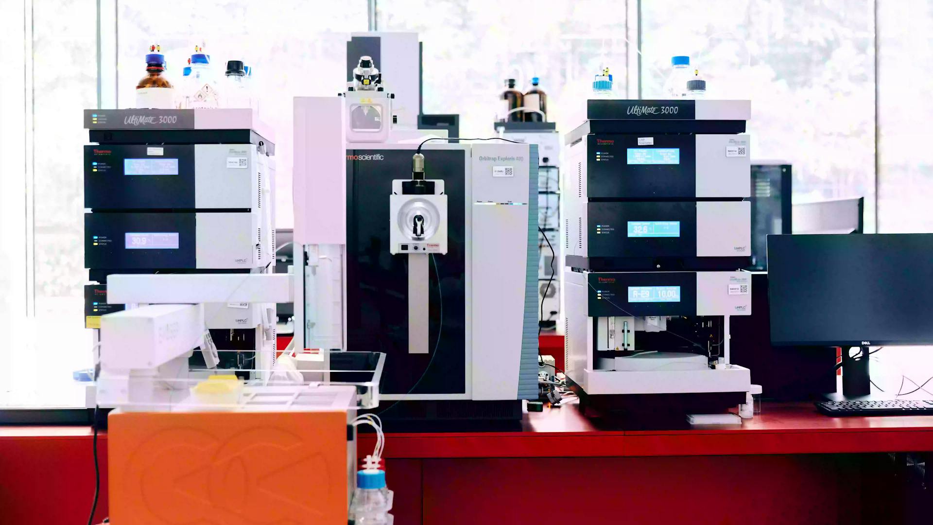 Liquid chromatography (LC) setup coupled with mass spectrometer (MS), which is used for forensic toxicology as well as for environmental analysis.