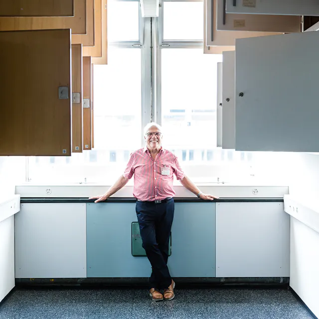 Peter Schad, langjähriger LeiPeter Schad, long-time head of Ciba’s textile testing laboratory.ter des Textilphysikalischen Prüflabors der Ciba.