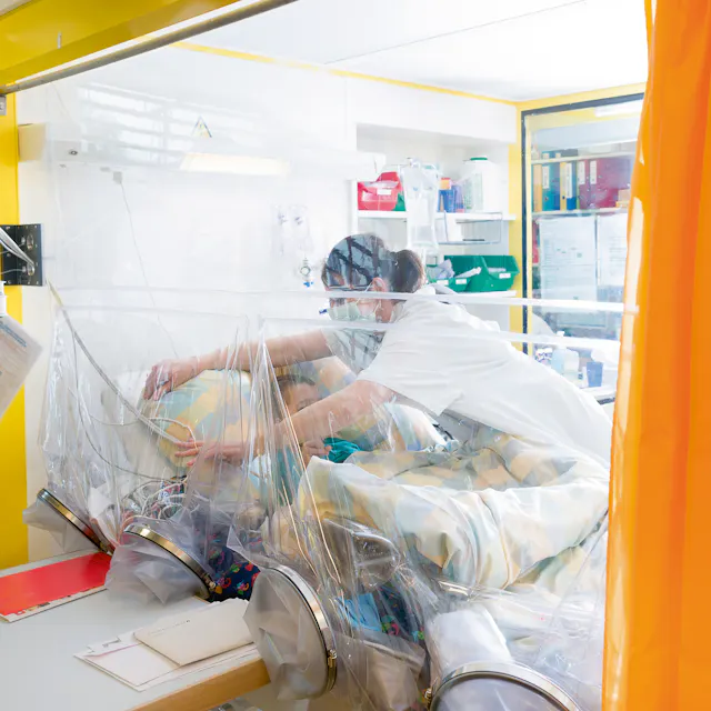 Patient in the isolation ward for stem cell transplantation at the University Children’s Hospital Zurich.