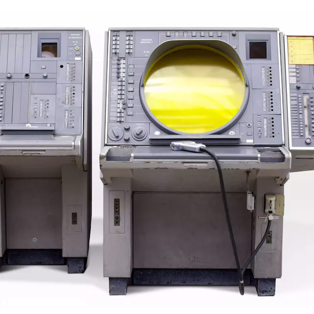 The SAGE director console from 1958 showed all air space activity. Operators could request information about objects and use the light gun to assign identification numbers to displayed aircraft.