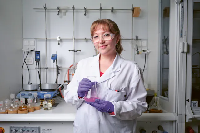 The Lab2Lab system ensures that vials are processed as efficiently as possible and reduces redundancy by eliminating the need for analytical machinery to be located within walking distance of labs – saving valuable time for scientists and resources for the company. So far, the Lab2Lab system has been installed in more than five buildings across the research network of Novartis in Basel and Cambridge. Recently, work has started to interconnect the research buildings to allow sample transport across the laboratories.