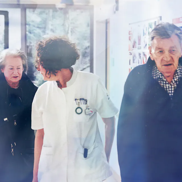 Annerose Herzog – pictured here with Deputy Residential Manager Elke Hildebrand – visits her husband Kurt regularly in the garden ward at the Adullam.