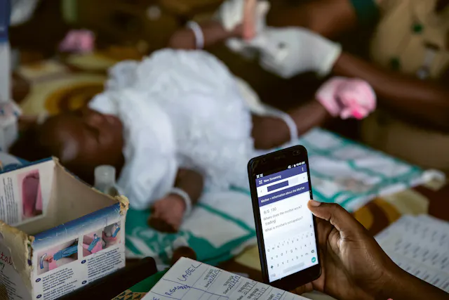 The diagnostic data is transferred to an app on the smartphone.