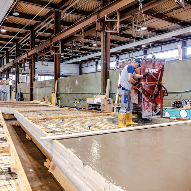 The wood/concrete ceiling was specially designed for the Pavillon.