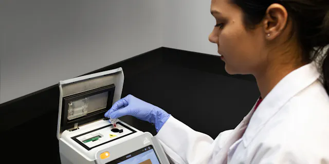 Diagnosing blood from patients potentially suffering from sickle cell disease or malaria