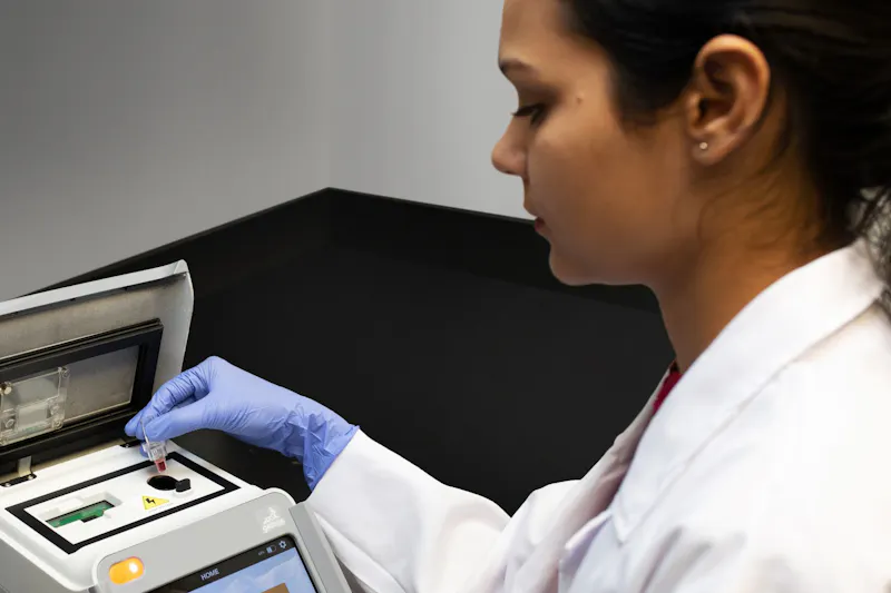 Diagnosing blood from patients potentially suffering from sickle cell disease or malaria