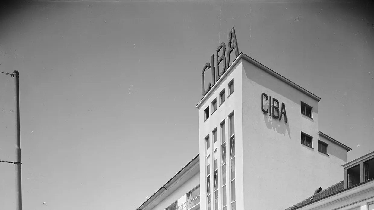 Neubauten der Ciba von 1937 am Rand des Klybeckareals mit der direkt anschliessenden Dreirosenbrücke links im Bild.
