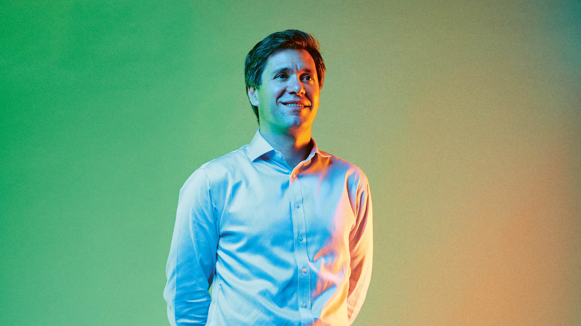 Bertrand Bodson in front of green Background