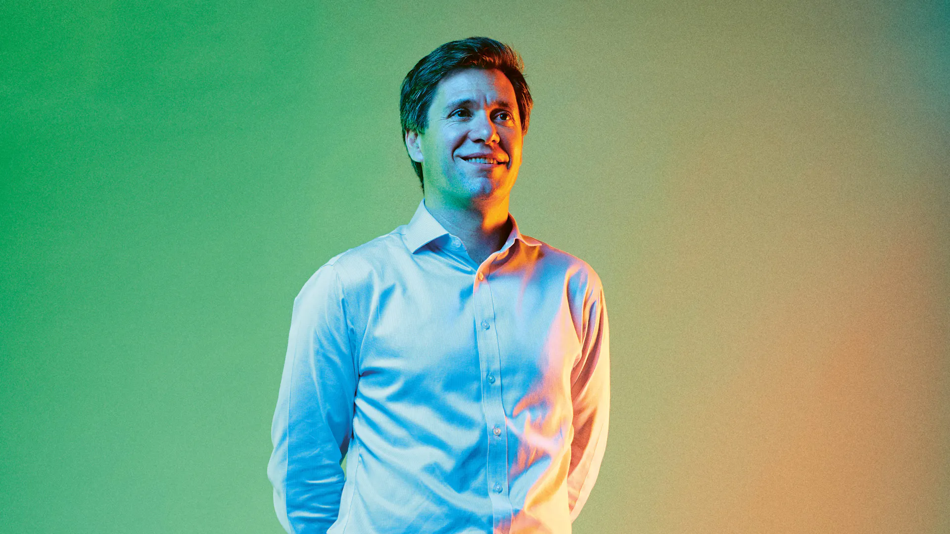 Bertrand Bodson in front of green Background