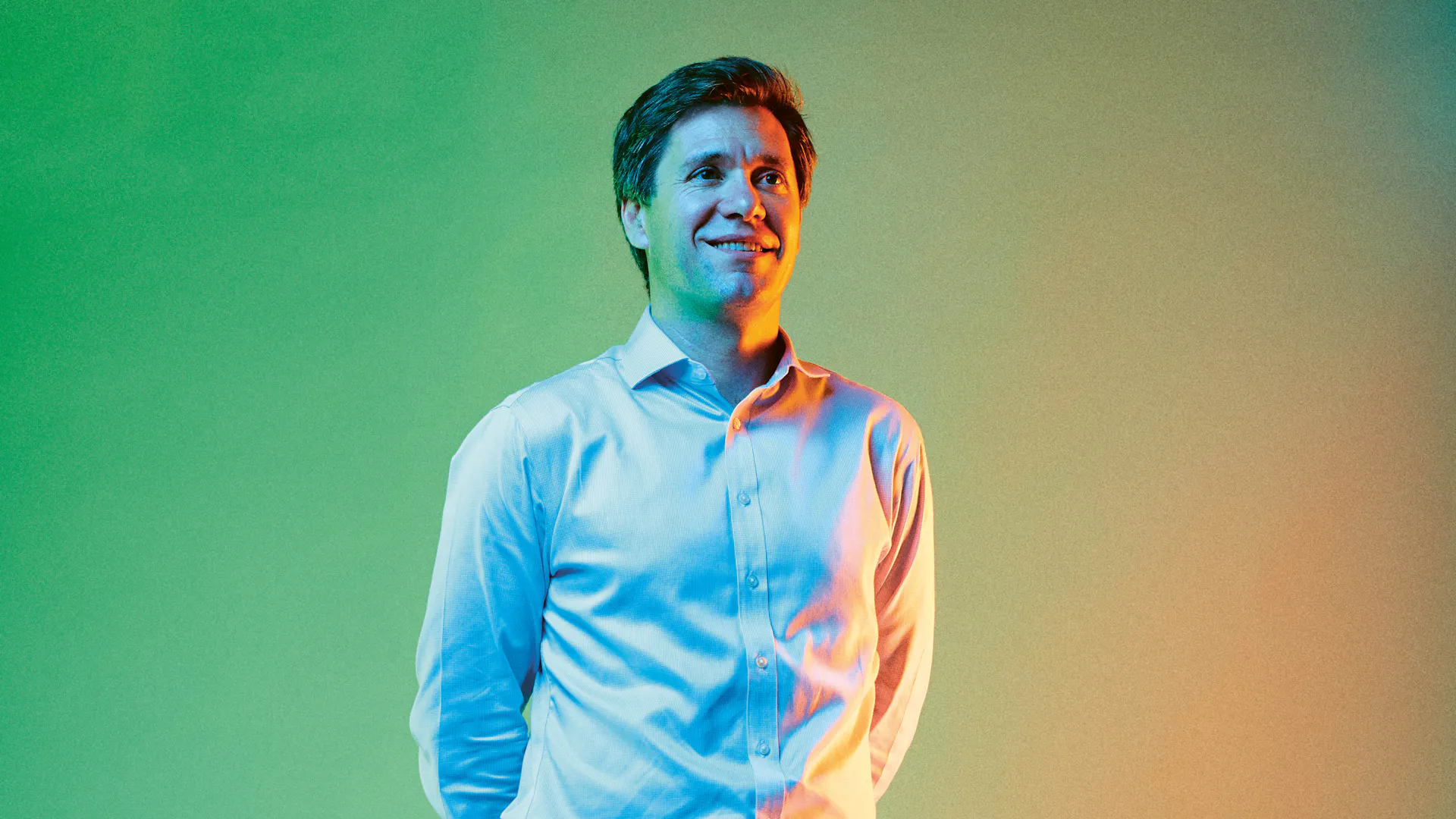 Bertrand Bodson in front of green Background