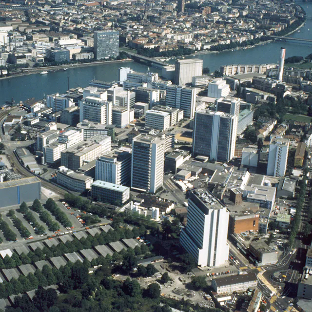 Aerial photograph from 1995, nine years before the completion of the first Campus building. The increasing importance of administration and research facilities is clear to see from the air.