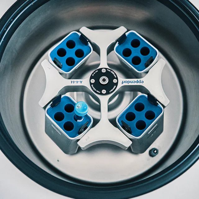 This centrifuge is ideal for medium- to high-throughput screening and serves to purify and separate the sample into components based on density.
