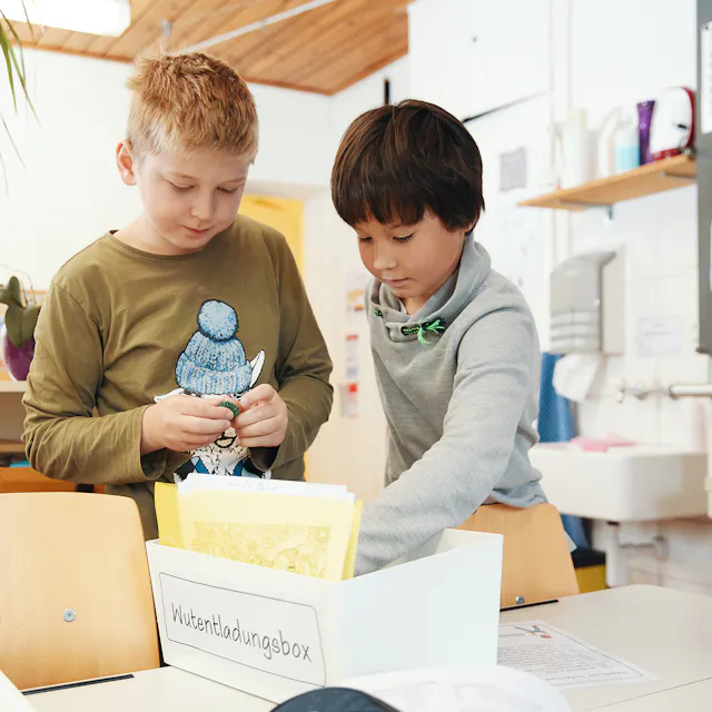 Throughout Switzerland, the Swiss Red Cross program chili allows children learn managing conflict situations.