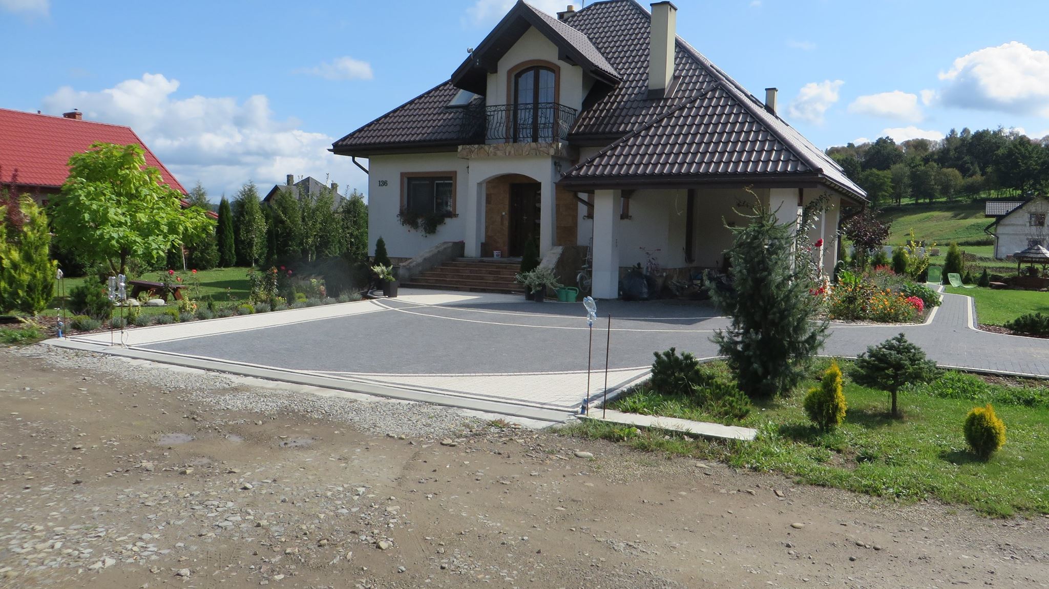 podjazd wraz z parkingiem, fundament pod brame przesówną, chodnik oraz opaska wokół domu, lesko 