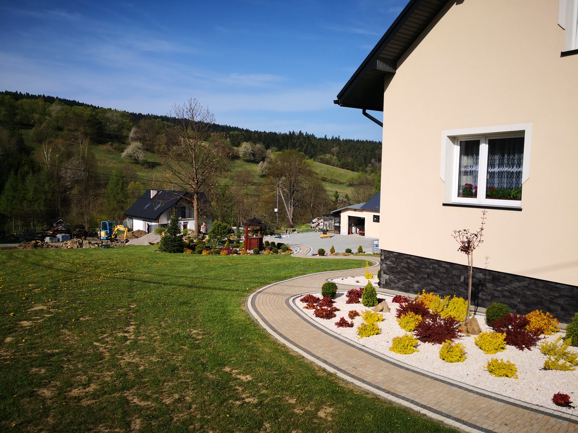 parking chodnik alejka rabata i schody