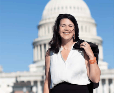 Leah Howard with the Capitol Building behind her.