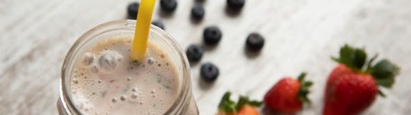 A healthy smoothly that is filling and nutritious.