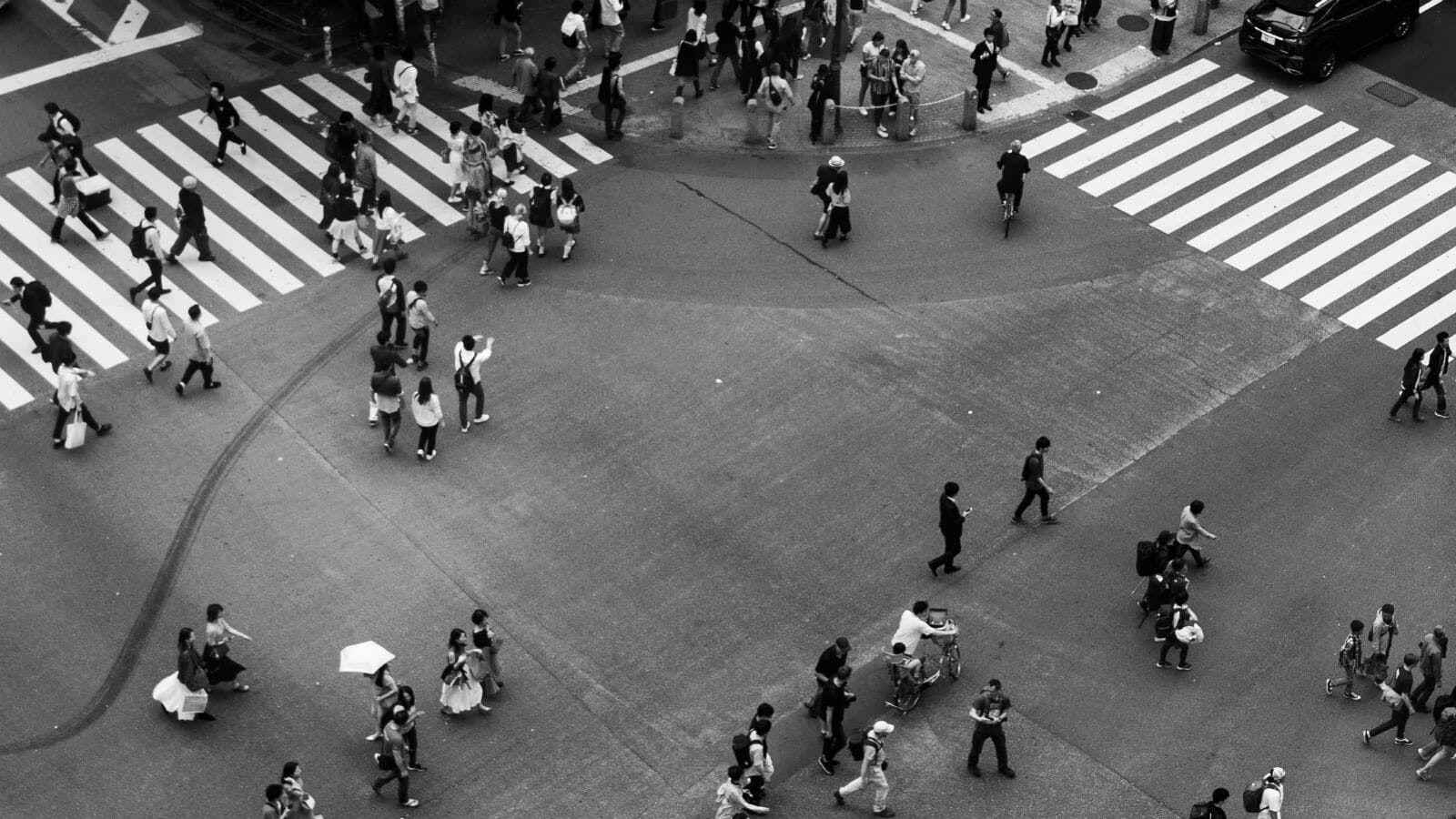 busy street crossing 