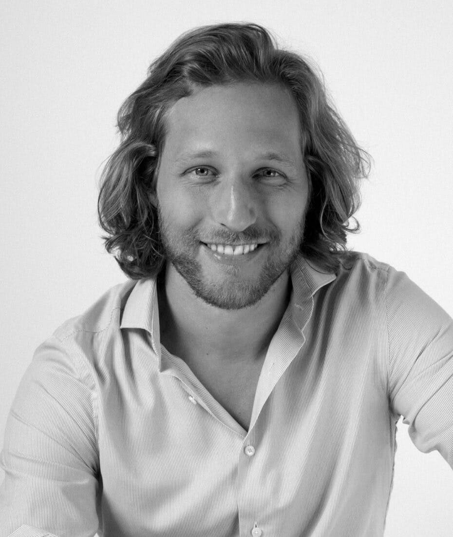 Black and white photo of Giorgos Tsetis, Nutrafol Co-founder and CEO.