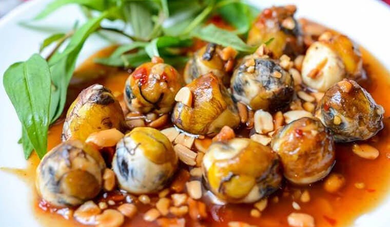 Trứng cút lộn xào me