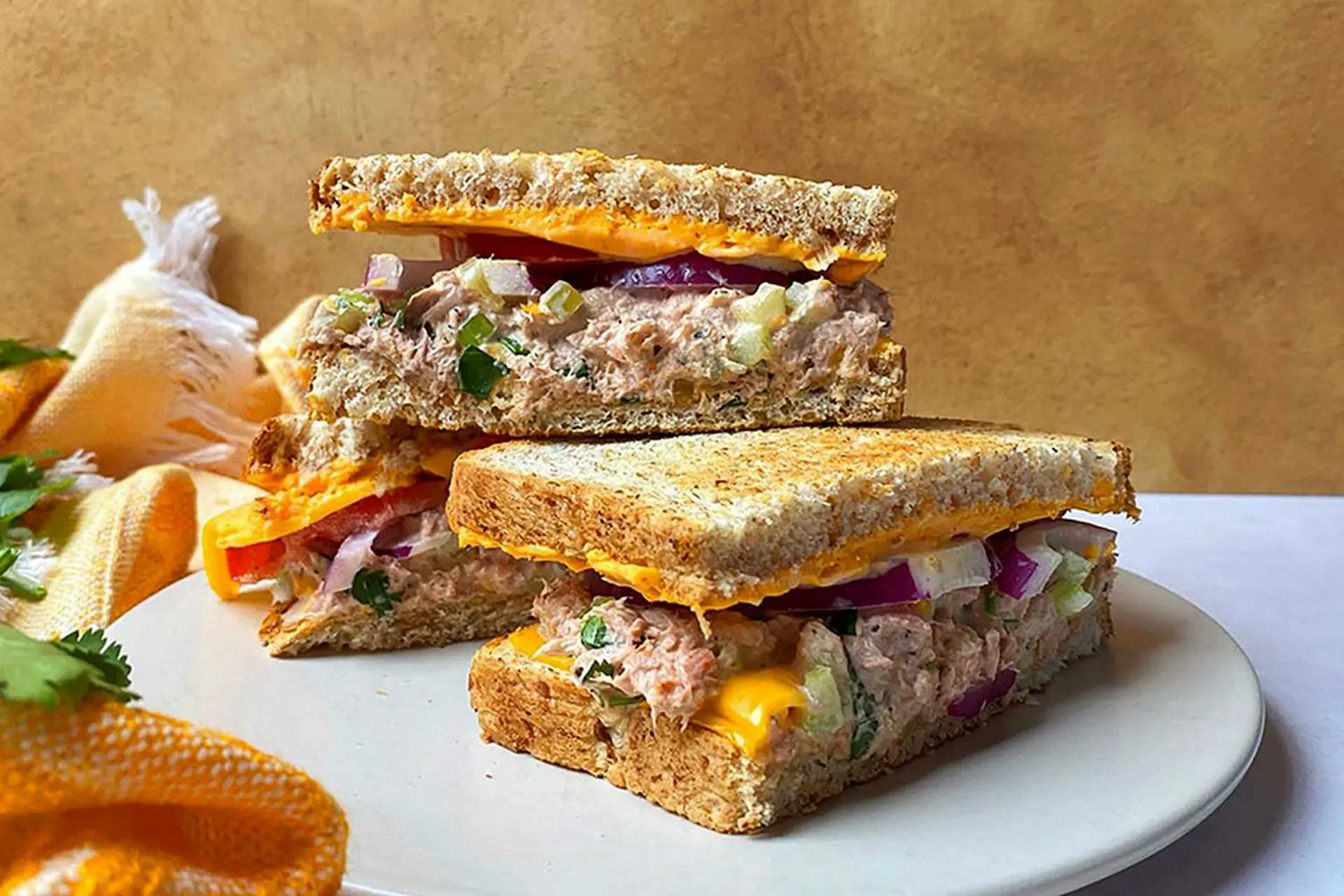 Sandwich cá ngừ