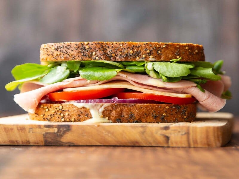 Sandwich thịt nguội