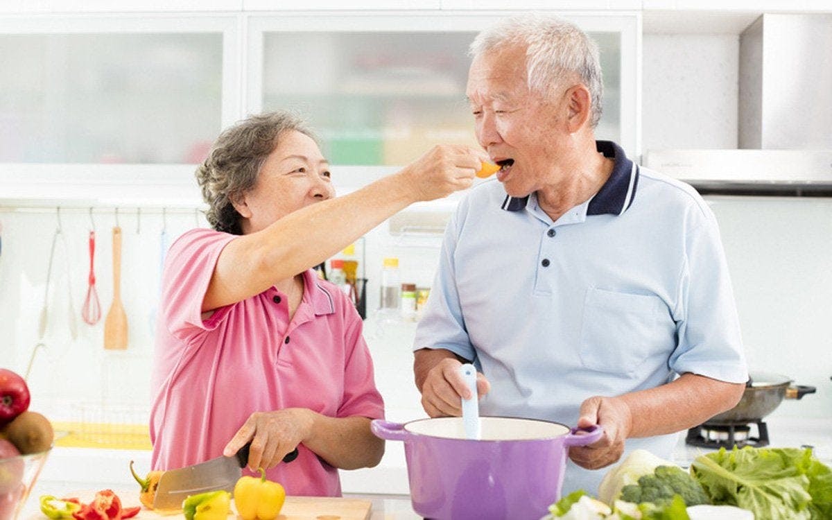 Thực phẩm tốt cho người lớn tuổi: Ăn gì để khỏe mạnh và sống thọ?