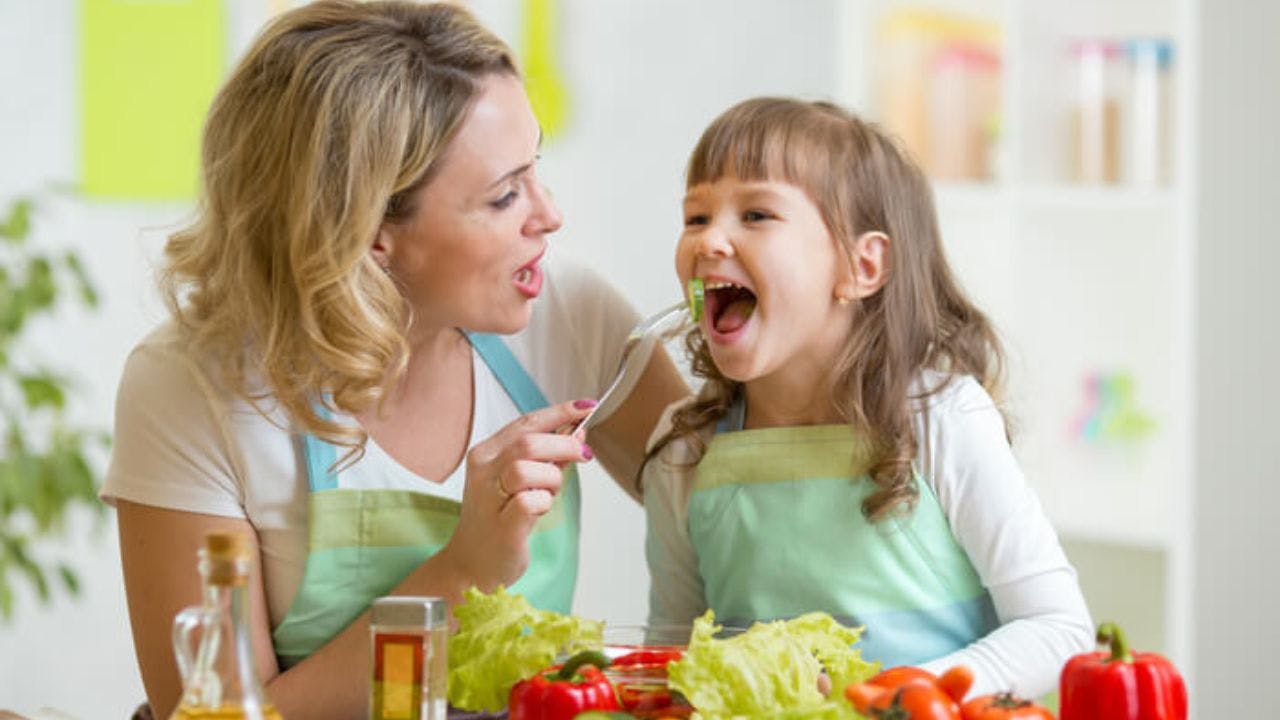 Dinh dưỡng cho từng độ tuổi: Trẻ em, người trưởng thành, người cao tuổi