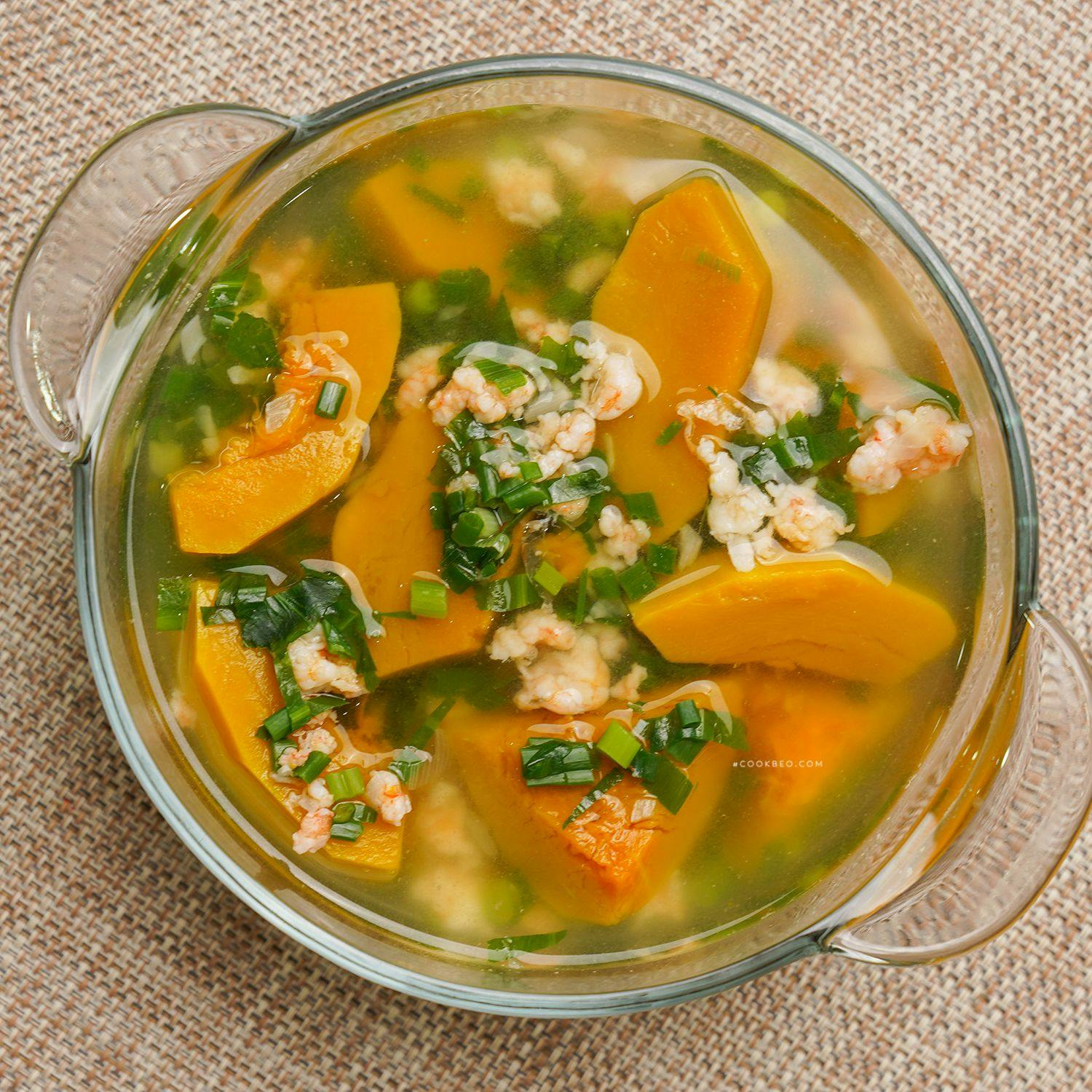 Canh bí đỏ nấu tôm