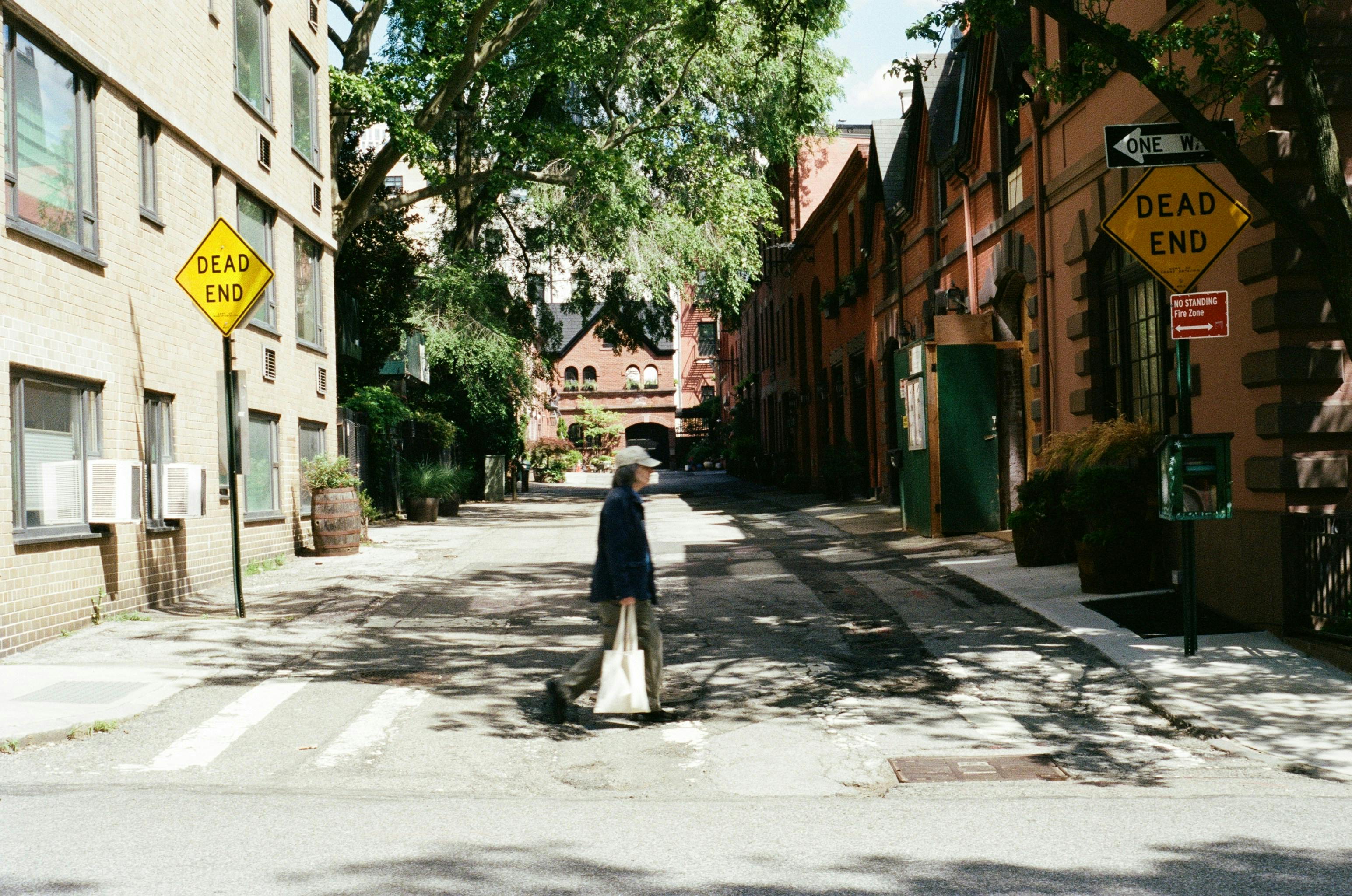 Streets by Bradley Andrews. 1/250s, f/4, 50mm, with Farbe 400.