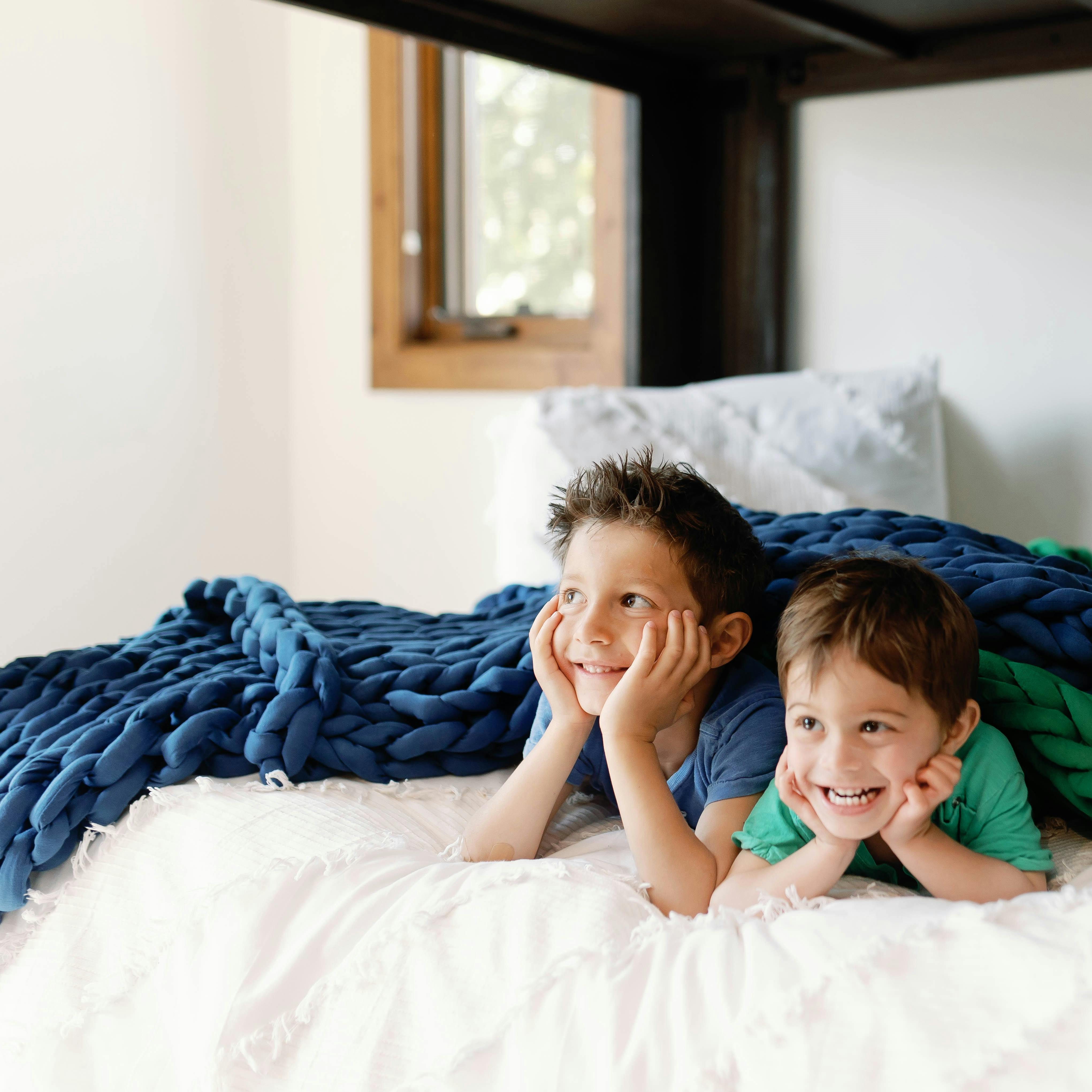 Sapphire Nuzzie Knit Weighted Blanket