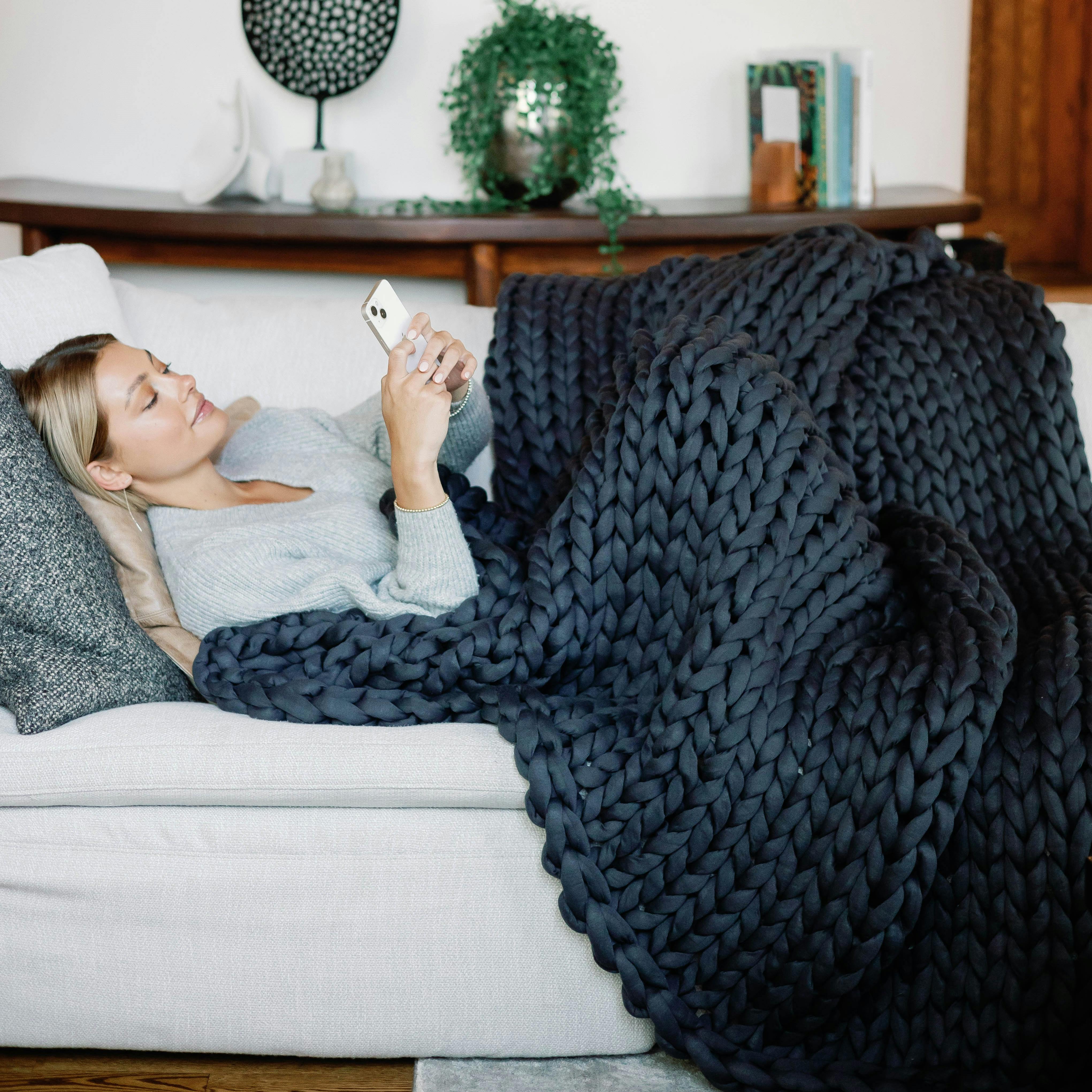 Charcoal Nuzzie Knit Weighted Blanket