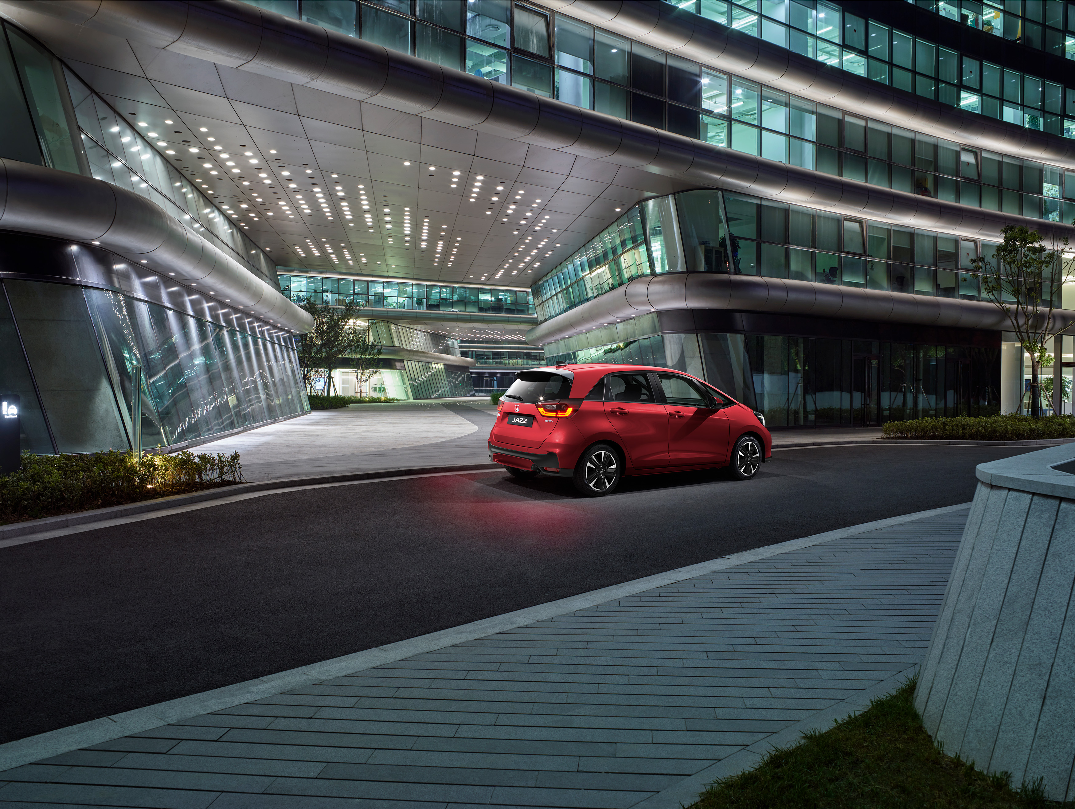 Honda Jazz rauður á ferðinni