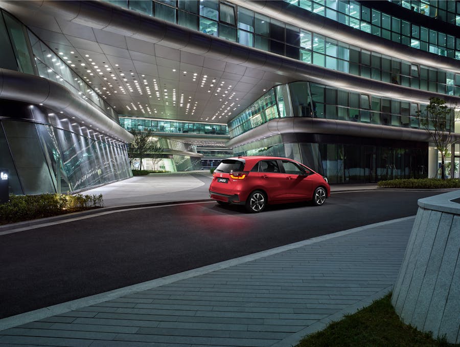 Honda Jazz rauður á ferðinni