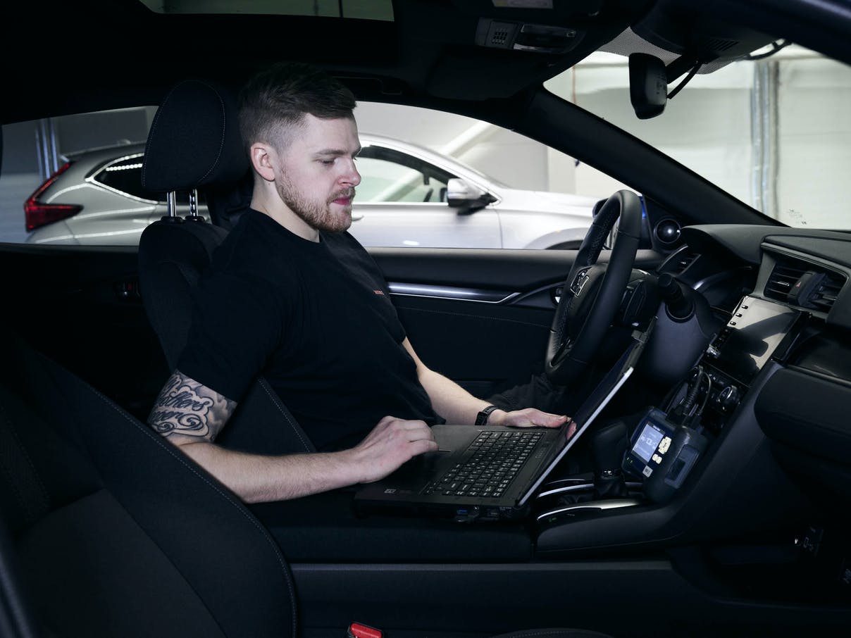 Bifvélavirki Honda að störfum