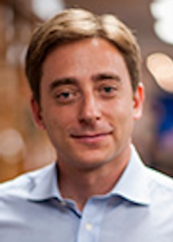 Headshot of Evan Osnos