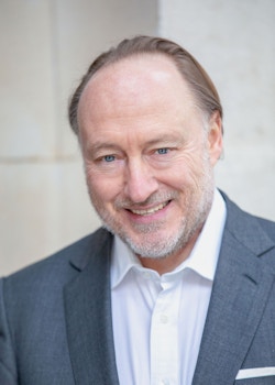 head shot of Andrew Roberts