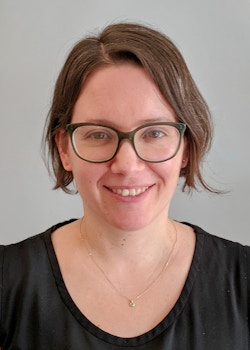head shot of Laura Mogulescu