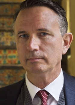 head shot of Ian toll