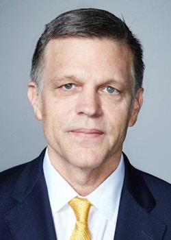 head shot of douglas brinkley