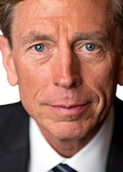 head shot of David Petraeus