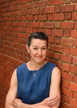 head shot of Laura Edwards
